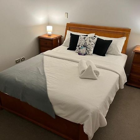 Free Wifi!! Spacious 1-Bedroom Apt, Auckland Cbd Exterior photo