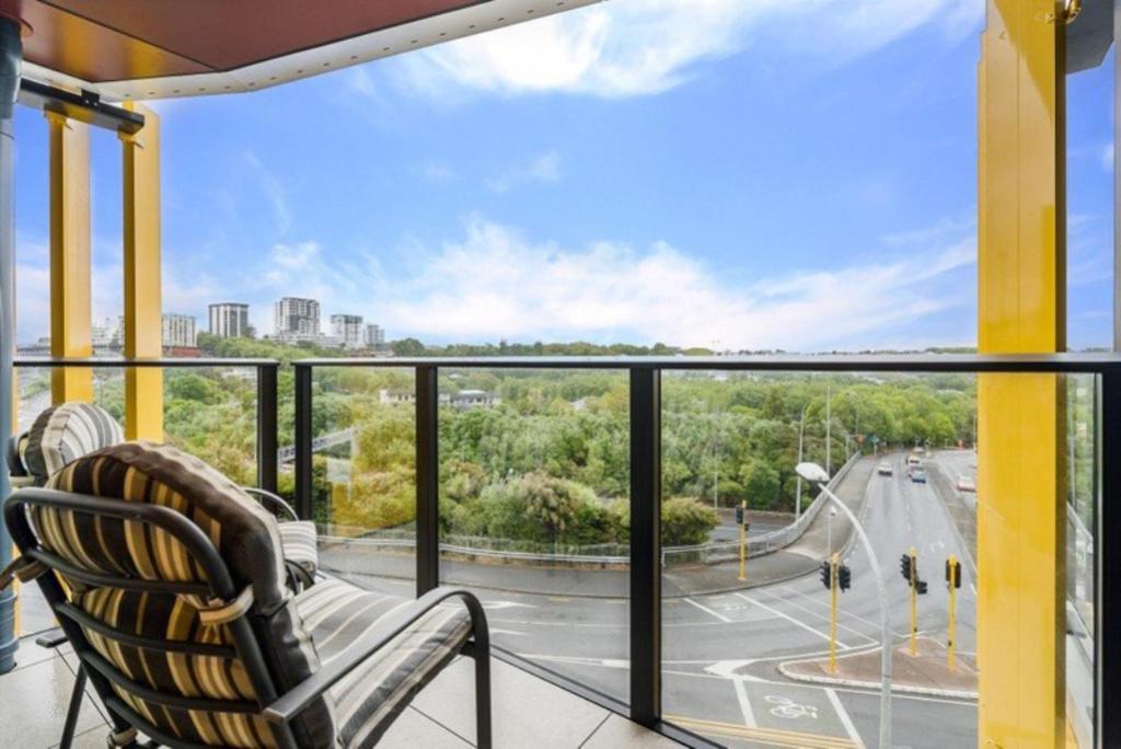 Free Wifi!! Spacious 1-Bedroom Apt, Auckland Cbd Exterior photo