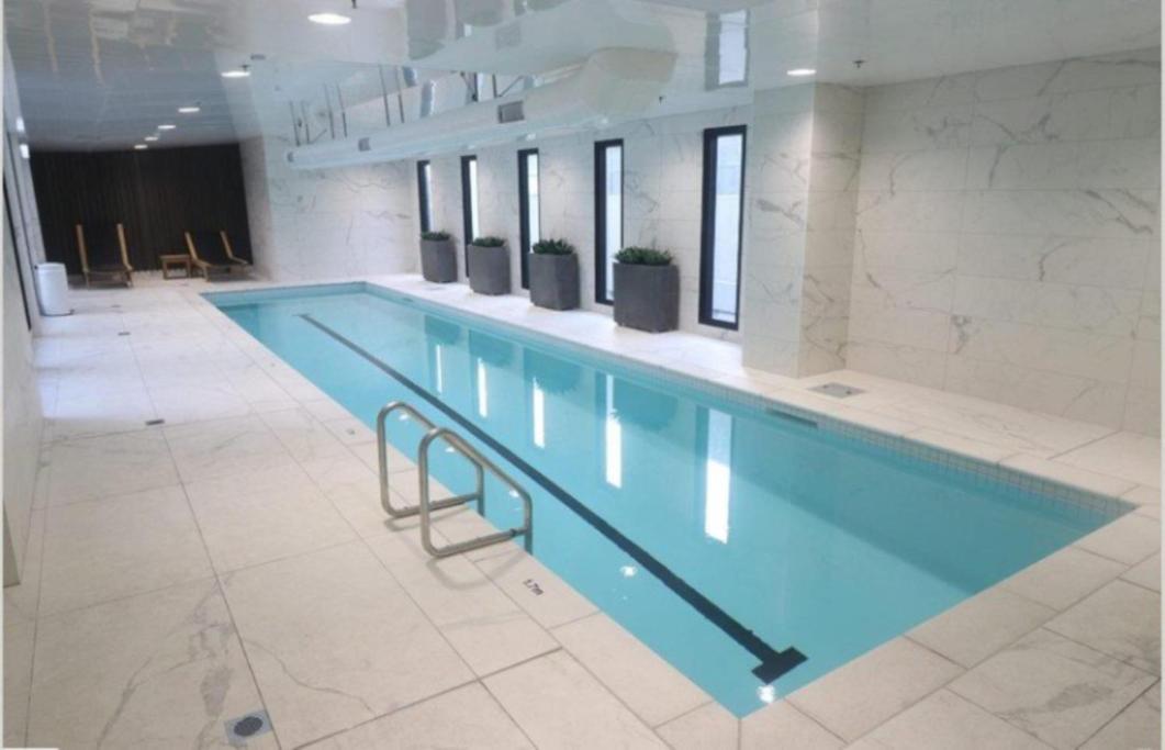 Free Wifi!! Spacious 1-Bedroom Apt, Auckland Cbd Exterior photo