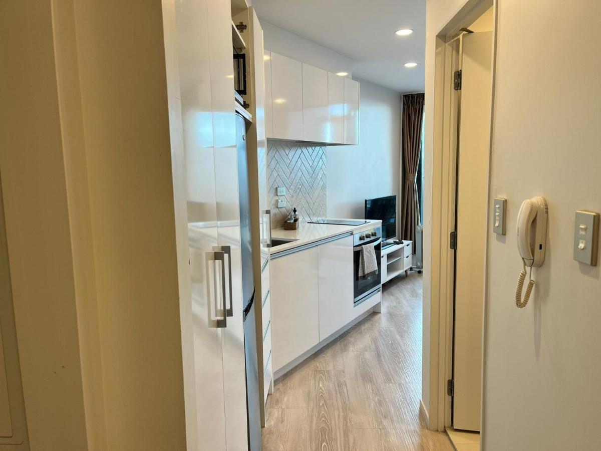 Free Wifi!! Spacious 1-Bedroom Apt, Auckland Cbd Exterior photo
