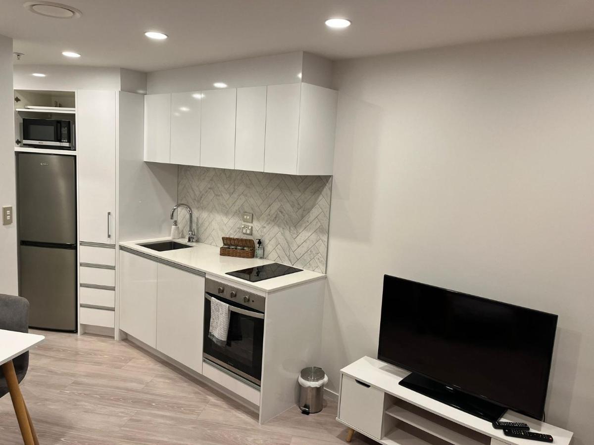 Free Wifi!! Spacious 1-Bedroom Apt, Auckland Cbd Exterior photo