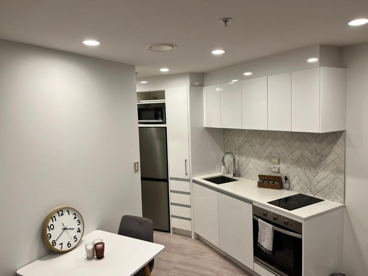 Free Wifi!! Spacious 1-Bedroom Apt, Auckland Cbd Exterior photo