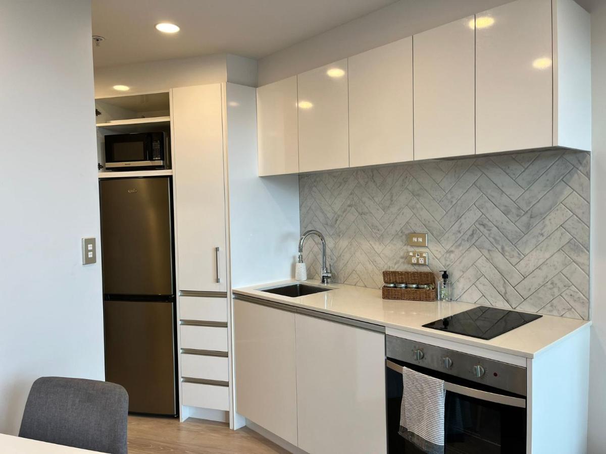 Free Wifi!! Spacious 1-Bedroom Apt, Auckland Cbd Exterior photo